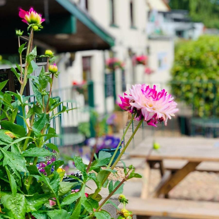 Milton Hotel Llanwern Village นิวพอร์ต ภายนอก รูปภาพ